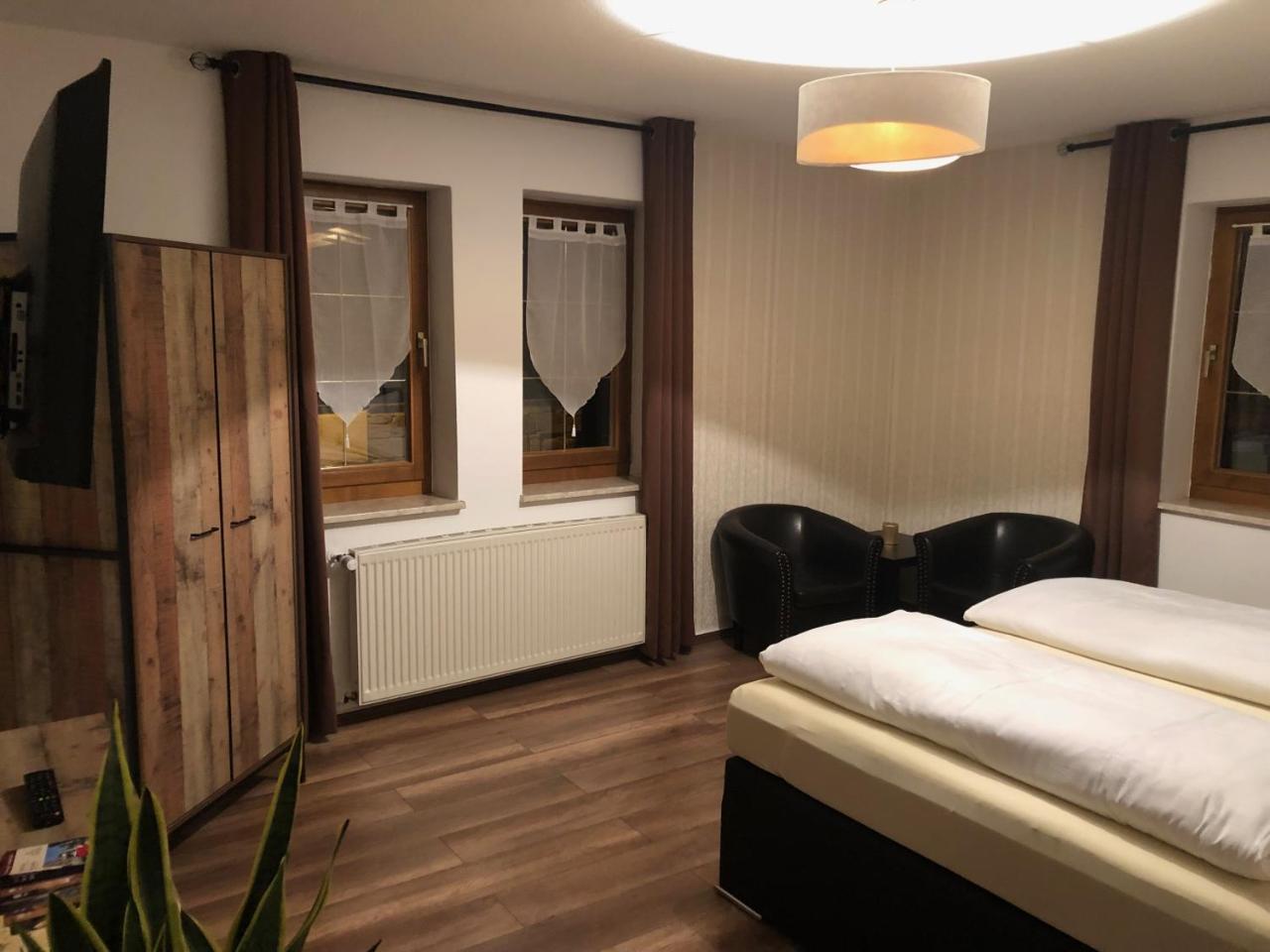 נאומבורג Hotel Garni Zum Rebstock מראה חיצוני תמונה