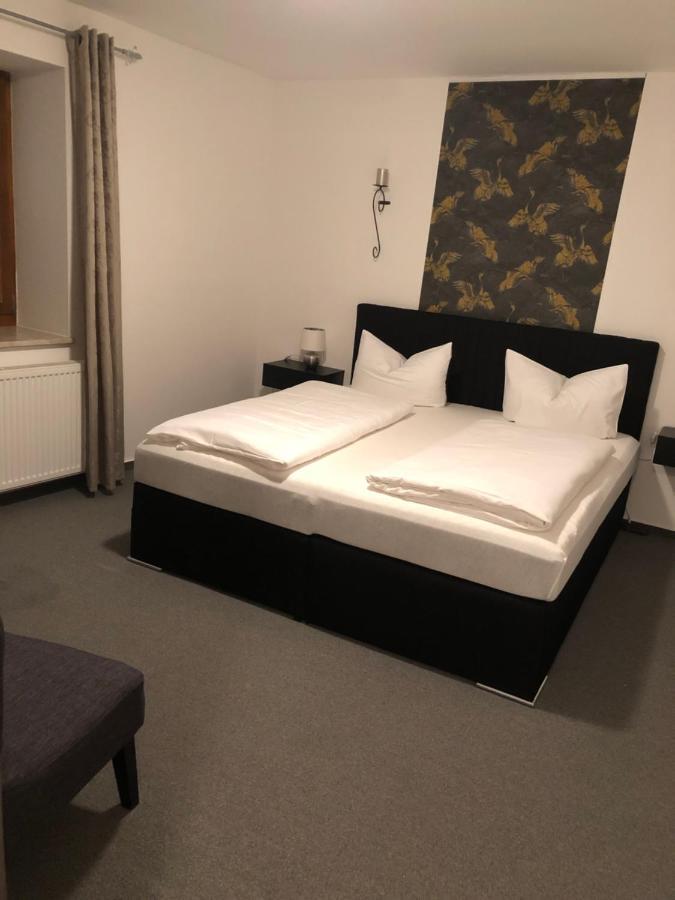 נאומבורג Hotel Garni Zum Rebstock מראה חיצוני תמונה